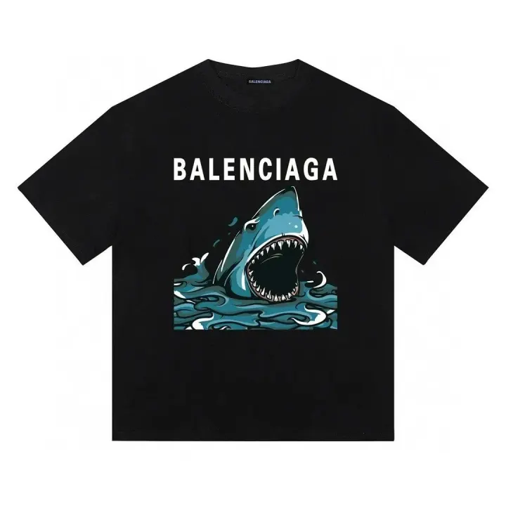 Balenciaga Schwarzes T-Shirt mit Hai-Grafik im Relaxed Fit