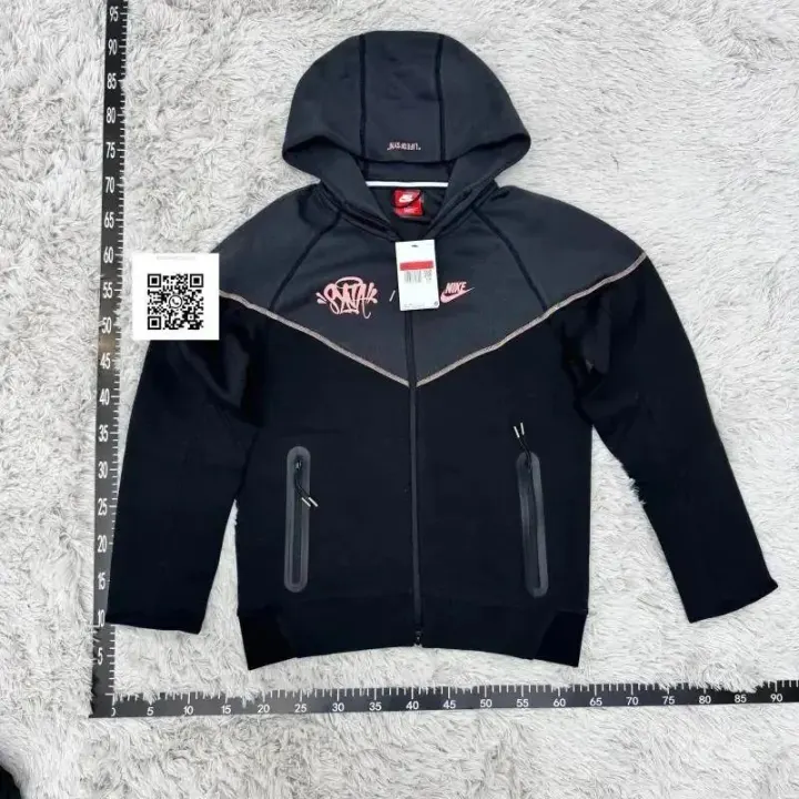 Nike schwarze Kapuzenjacke mit Reißverschluss und rosa Kontrastdetails