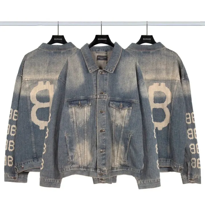 Balenciaga Verwaschene blaue Jeansjacke mit BB-Logo