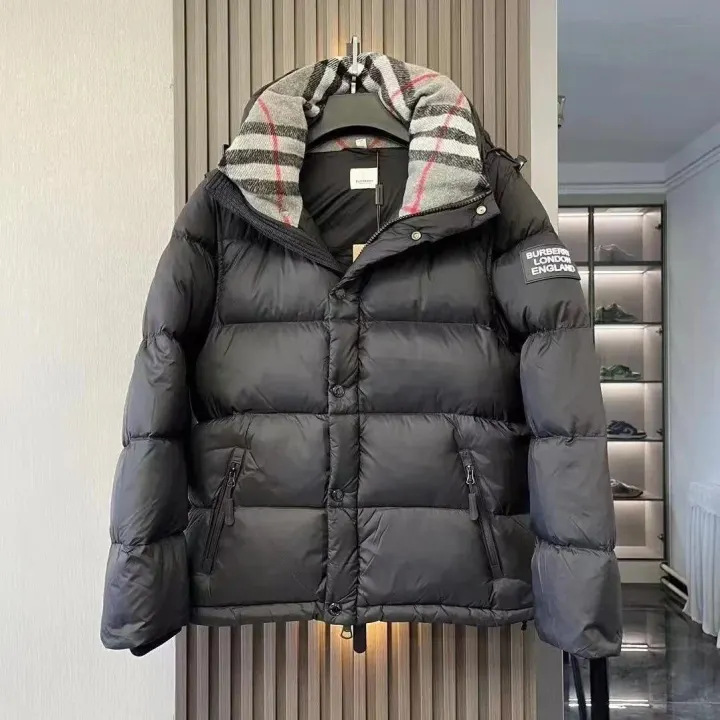 Burberry zwarte geruite donzen jas met capuchon
