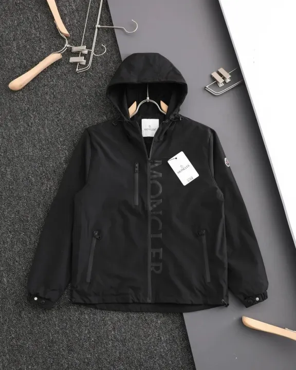 Moncler Leichte hellgraue Windbreaker-Jacke mit Kapuze