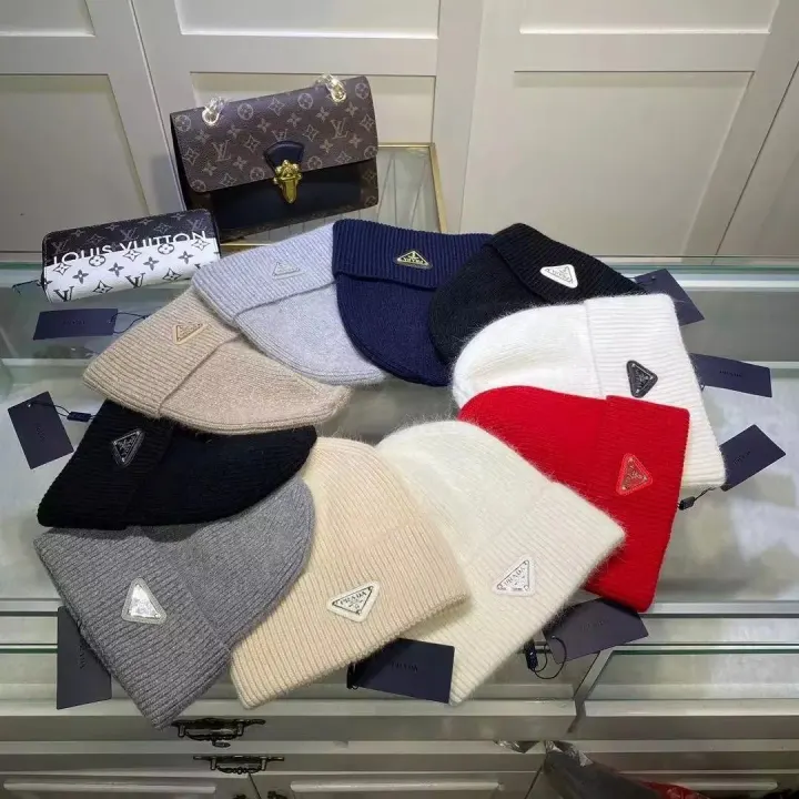 Prada geribbelde beanie met driehoekig logo in meerdere kleuren