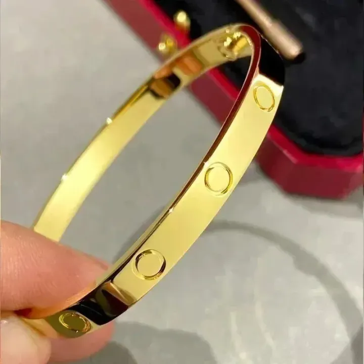 Cartier Love Armband in Gelbgold mit silbernem Finish