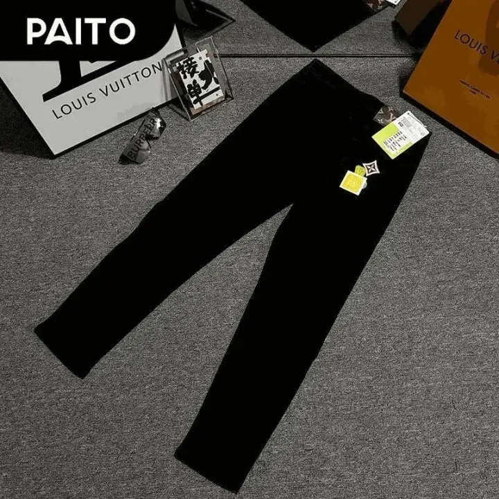 Schwarze Denim-Jeans von Louis Vuitton mit Patch-Detail