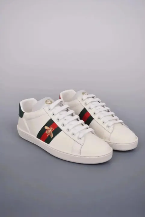 Zapatillas bajas blancas Gucci con bordado de abeja y franja Web