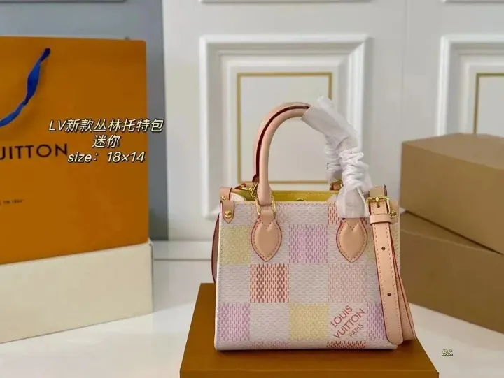 Louis Vuitton Mini Tote Bag in pastellfarbenem Monogram Checker