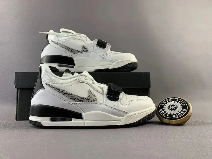 Nike Lifestyle Sneakers with Elephant Print Swoosh White Black
