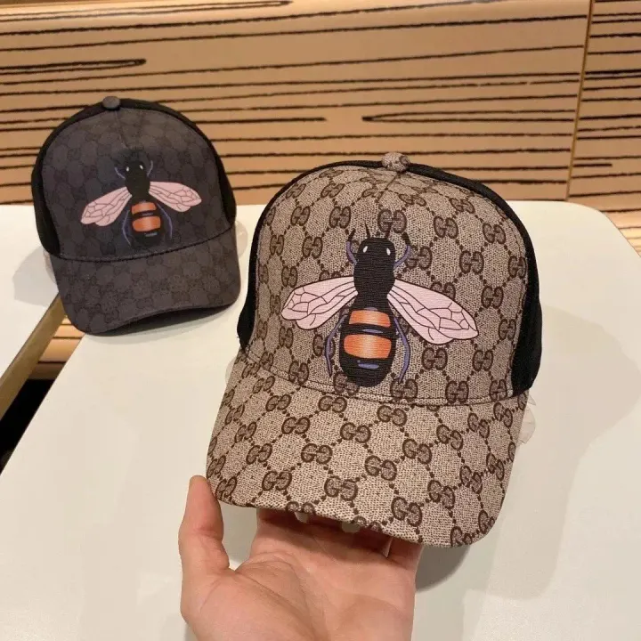 Gucci GG Monogram Bee Baseballkappe in Beige