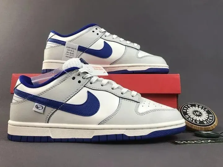 Nike Low-Top Sneakers in White and Blue