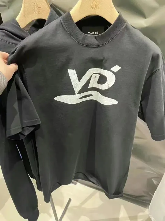 Vuja Dé VD Logo Graphic T-Shirt in Black