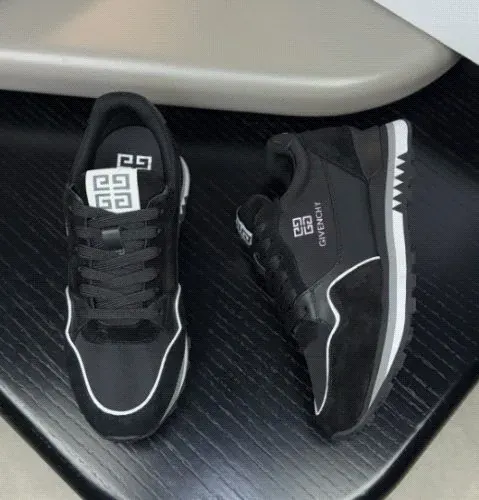 Givenchy Black Logo-Detail Athletic Sneakers