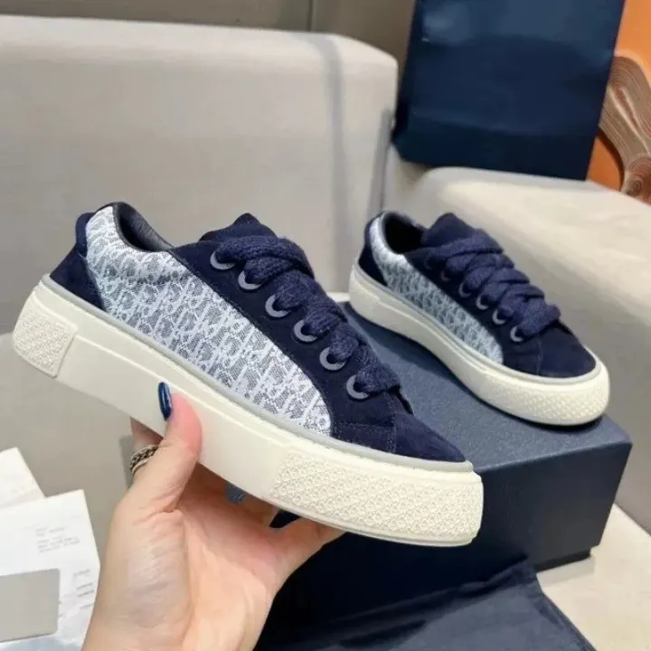 Granatowe niskie sneakersy Dior z bocznymi panelami w monogram
