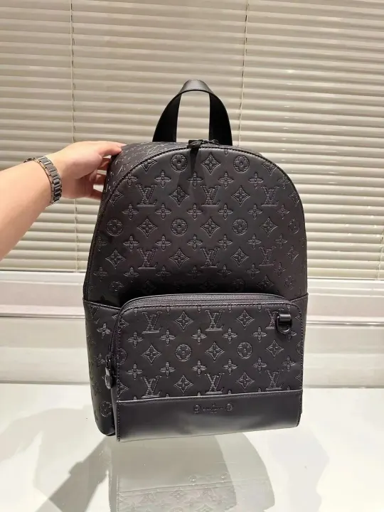 Louis Vuitton zwarte rugzak met reliëfmonogram