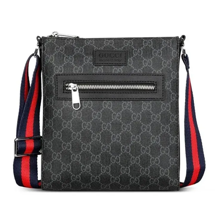 Gucci zwarte crossbody handtas met monogram en Web-streep schouderriem