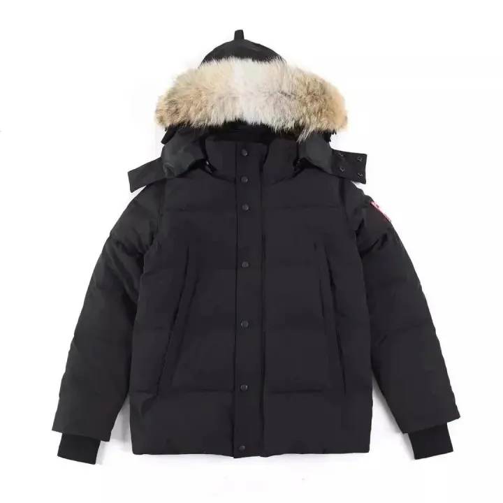 Czarna kurtka puchowa z futrzanym kapturem Canada Goose