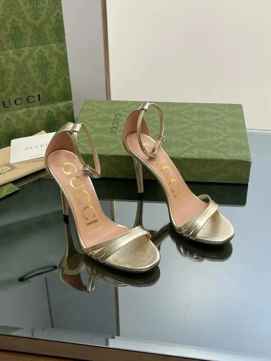 Gucci gouden metallic sandalen met bandjes en hoge hak