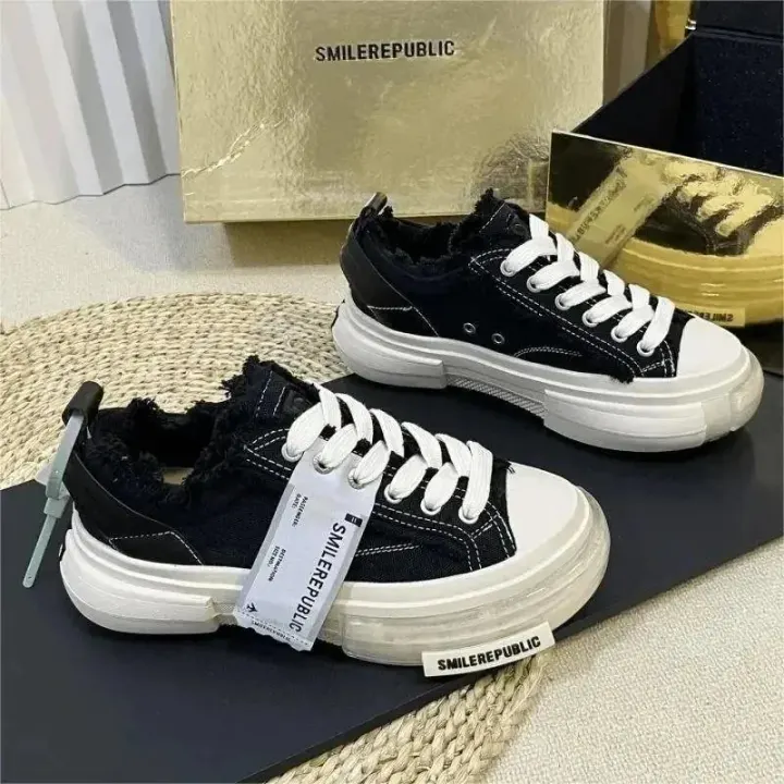 SMILEREPUBLIC Black and White Low-Top Canvas Sneakers