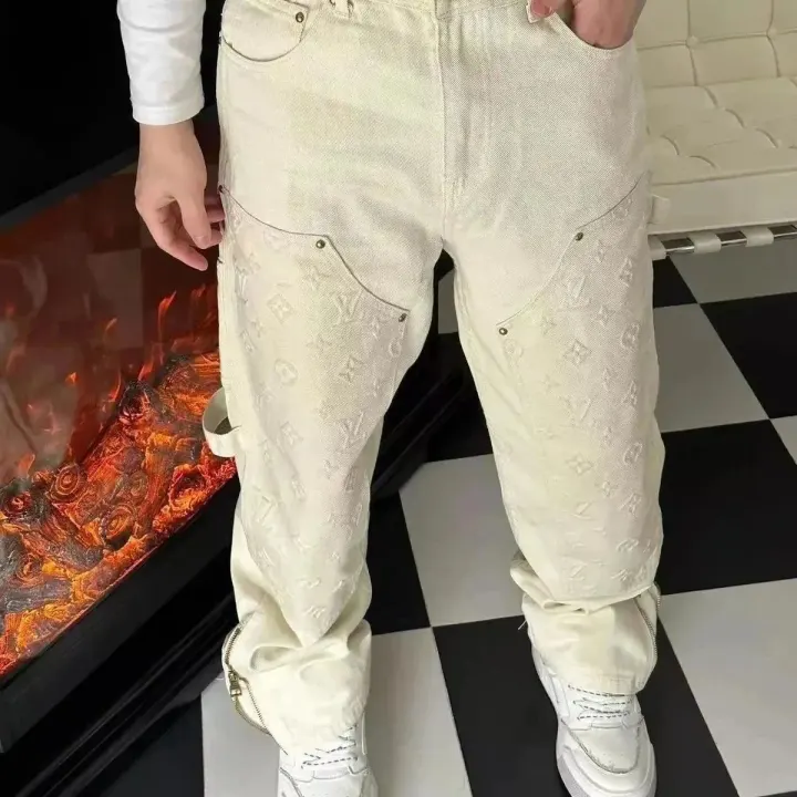 Pantalones carpintero con monograma crema de Louis Vuitton