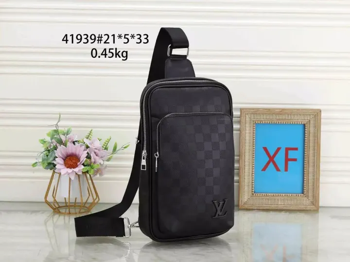 Bolso bandolera Louis Vuitton en estampado de tablero de ajedrez negro