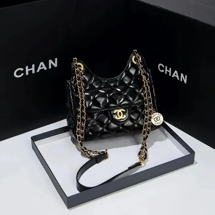 Chanel Czarna pikowana torebka crossbody na łańcuszku