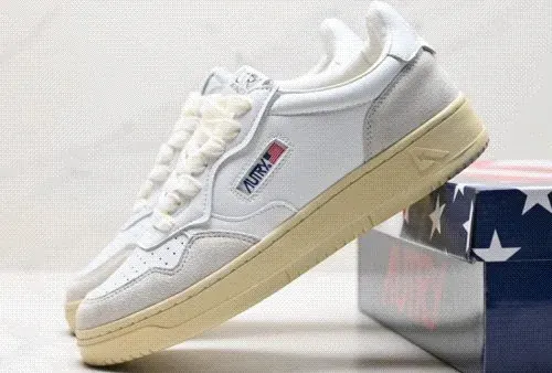 Autry White Beige Low-Top Sneakers