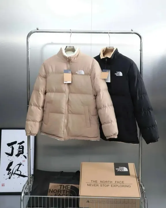 Chaqueta acolchada de The North Face de borreguillo sintético en beige y negro