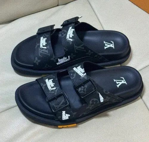 Louis Vuitton Schwarze Slides mit Monogramm und Doppelriemen