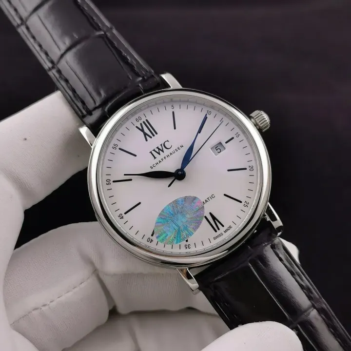 IWC automatisch horloge met witte wijzerplaat en zwarte lederen band Variant A