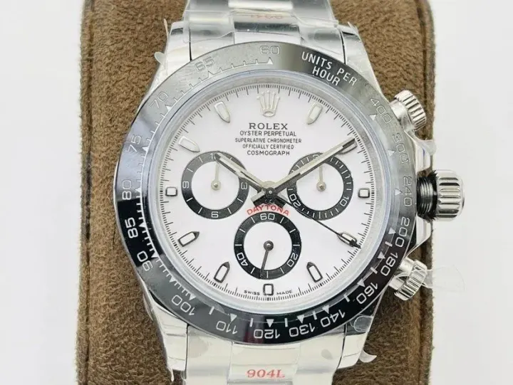 Rolex Daytona Chronograph Watch with White Dial and Black Bezel