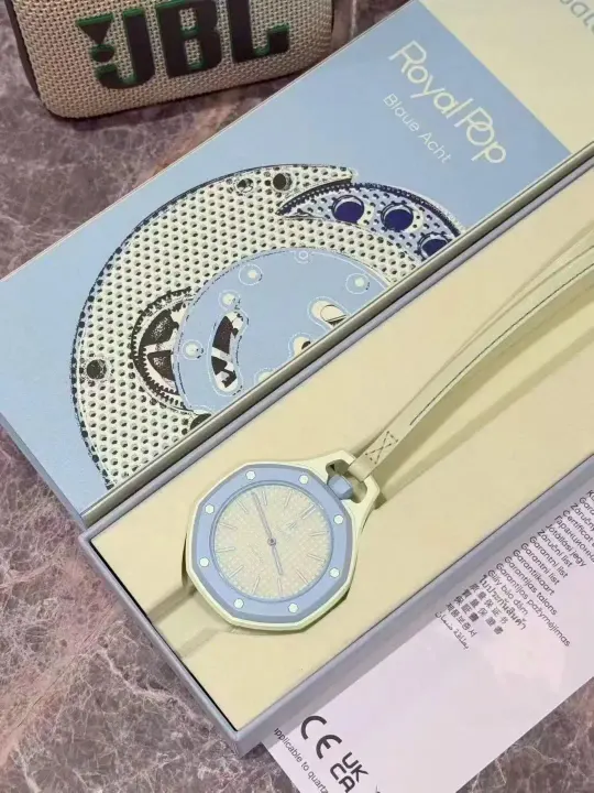 Hangerhorloge met achthoekige lunette en band