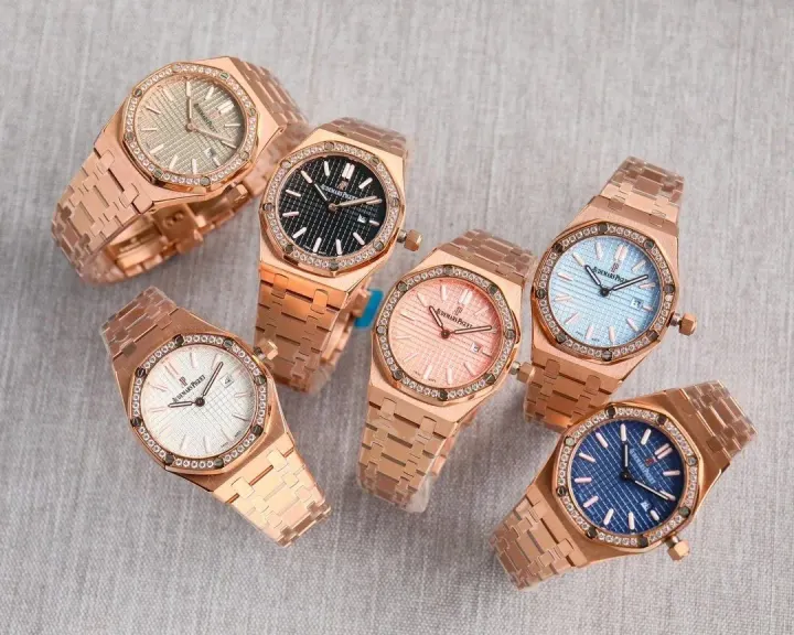 Audemars Piguet Royal Oak horloge in roze goudkleur met diamanten lunette