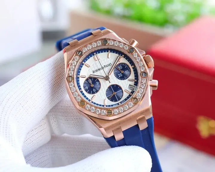Audemars Piguet chronograaf horloge met met stenen bezette lunette 37 mm Variant B