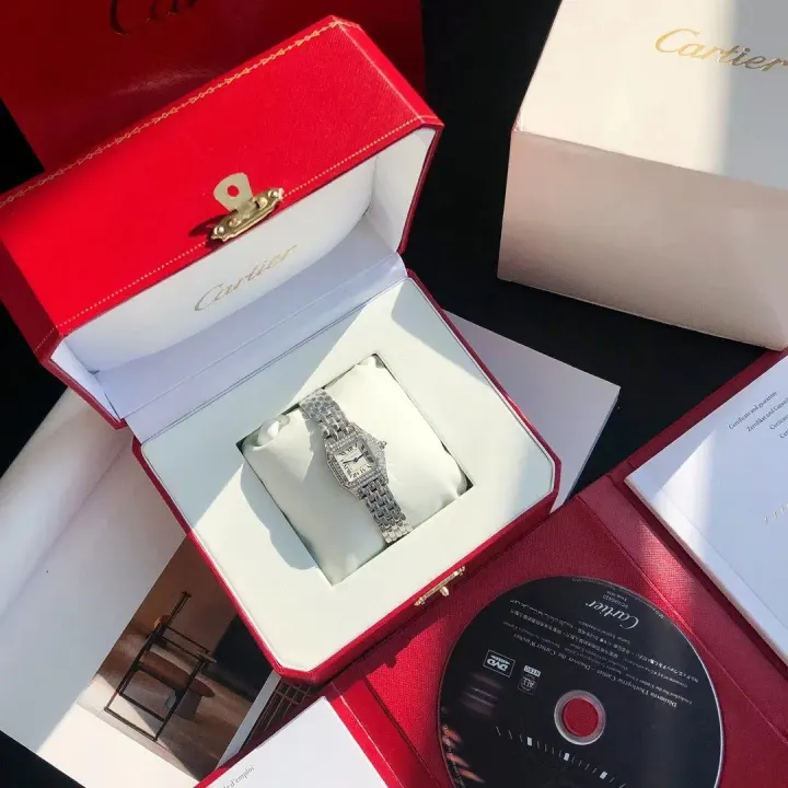 Cartier horloge met vierkante wijzerplaat en lunette bezet met edelstenen
