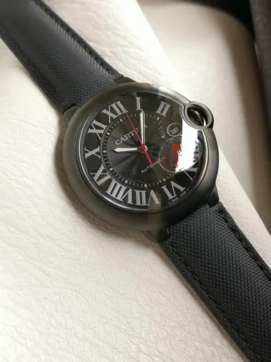Cartier Ballon Bleu automatisch horloge met zwarte wijzerplaat en band