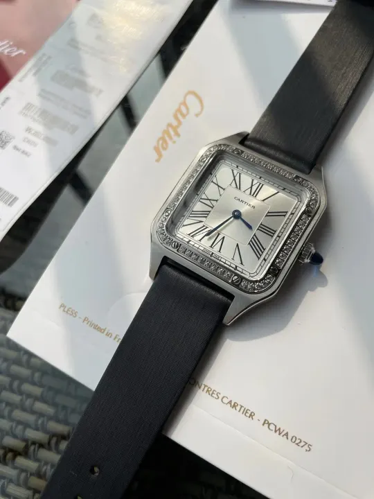 Cartier vierkant horloge met bezel bezet met stenen en zwarte band