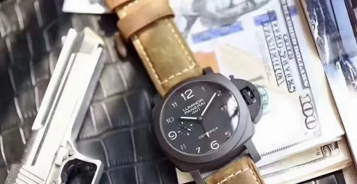 Panerai Luminor GMT horloge met bruine leren band