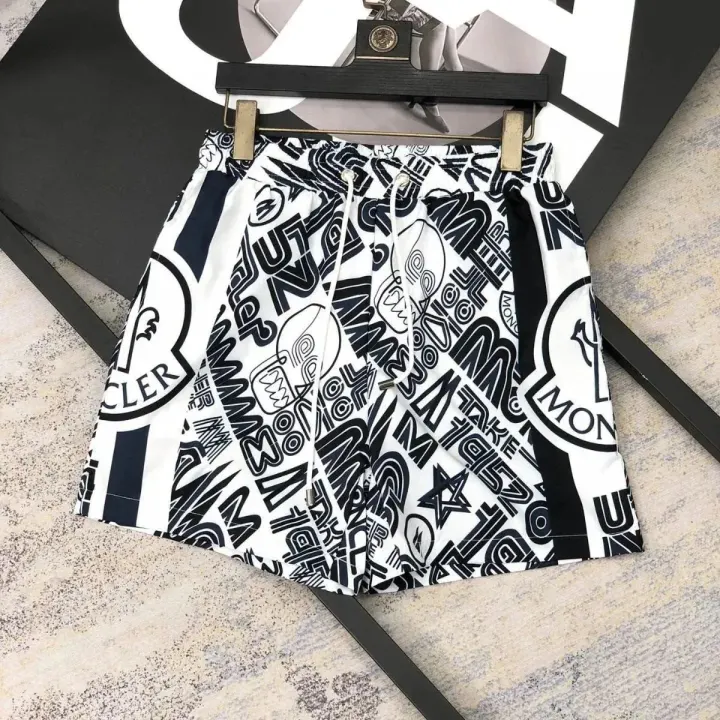 Moncler Schwarze und weiße Grafik-Shorts mit Kordelzug